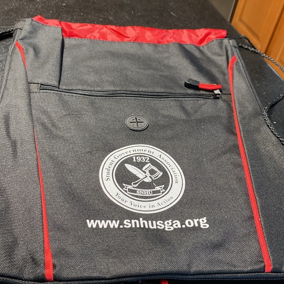 Expandable, sling, backpack, heavy duty area for your headphones to come through - Picture 3 of 7